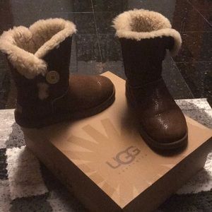 Brown faux Fur Lined One Button Size 9 Uggs !